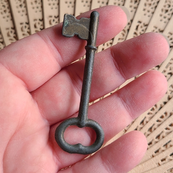 Antique Rustic Metal Key - Picture 8 of 10